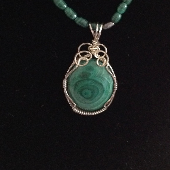 Ladies Sterling silver Jade necklace - Picture 4 of 9